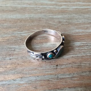 ANILLO DE PLATA CON PIEDRAS TURQUESAS