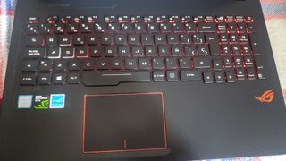 Ordenador Asus Negro y Naranja