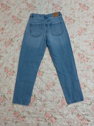 Jeans Stradivarus modello MOM