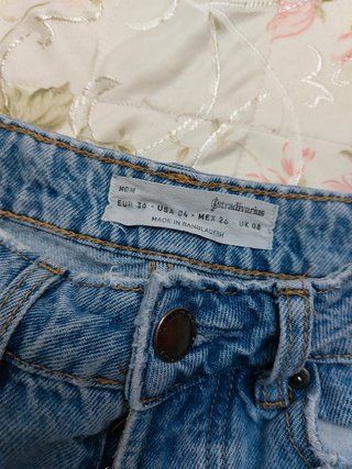 Jeans Stradivarus modello MOM