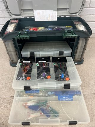 Caja de señuelos pesca barco currican aparejos