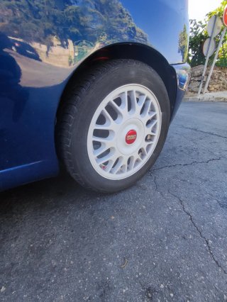 Llantas BBS Blancas con Tapacubos Rojo