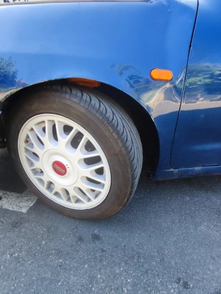Llantas BBS Blancas con Tapacubos Rojo