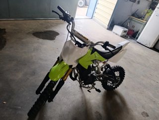 Pit Bike con motor Suzuki 50cc