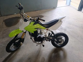 Pit Bike con motor Suzuki 50cc