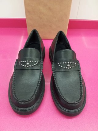 Mocasines Pull&Bear negros tachuelas