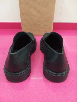 Mocasines Pull&Bear negros tachuelas