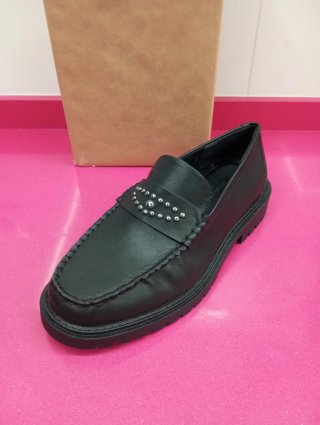 Mocasines Pull&Bear negros tachuelas