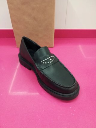 Mocasines Pull&Bear negros tachuelas