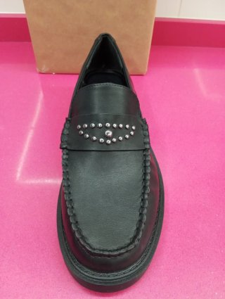 Mocasines Pull&Bear negros tachuelas