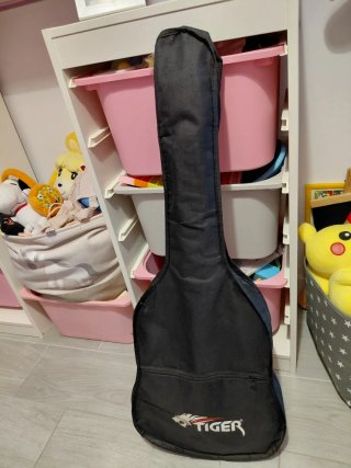 Guitarra española rosa para niña