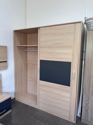 Armario puertas correderas madera y cristal