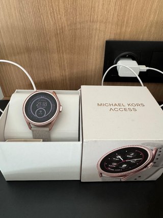 Reloj Michael Kors Access Dorado Rosado