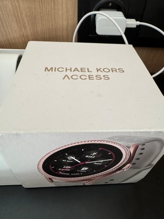 Reloj Michael Kors Access Dorado Rosado