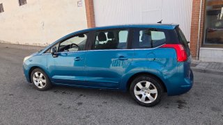 Peugeot 5008 2012