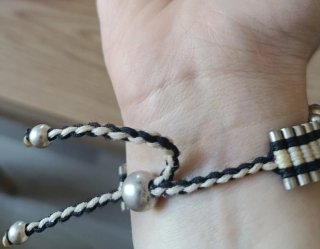 Pulsera multitira bolitas ajustable