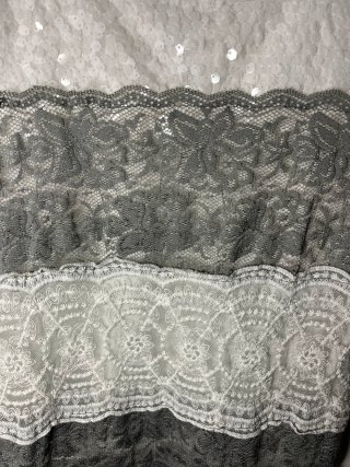 Top Jang Modé bianco e grigio con pizzo