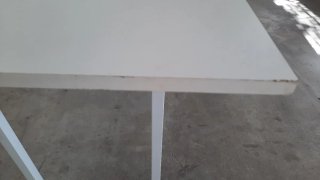 Mesa blanca melamina patas metálicas