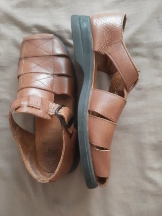 Sandalias de piel marrones