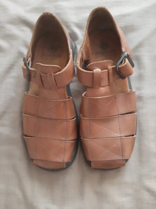 Sandalias de piel marrones