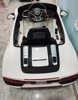 Coche eléctrico Audi R8 Spyder niño