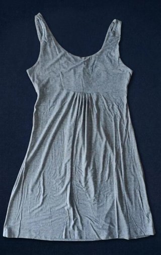 Vestido veraniego gris tirantes estilo imperio