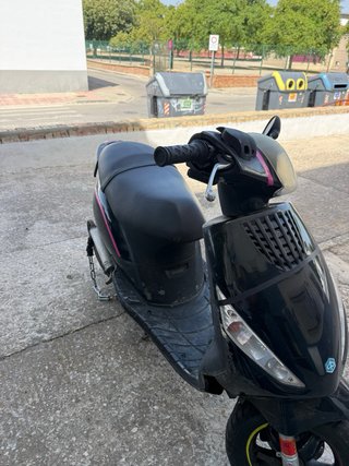 Piaggio Zip Negra