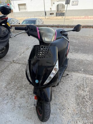 Piaggio Zip Negra