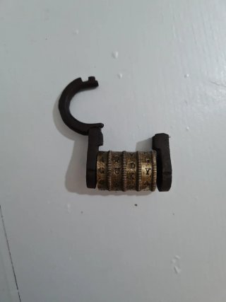 Candado de combinación antiguo