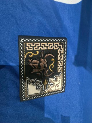 Gorra con diseño de caballos bordados