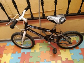 Bicicleta infantil negra,o cambio por algo