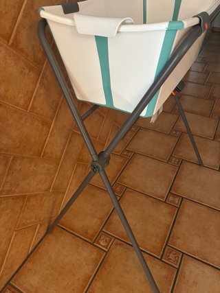 Bañera Stokke con soporte y patas