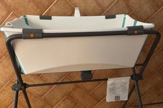 Bañera Stokke con soporte y patas
