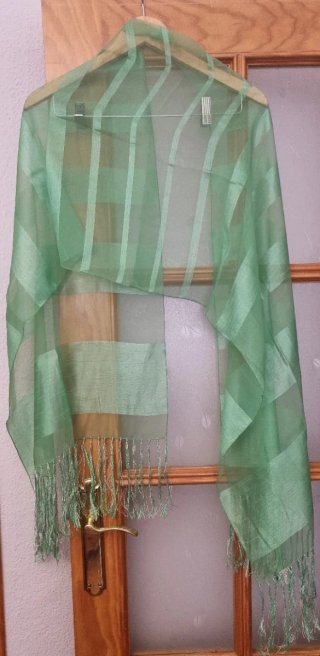 Sciarpa/foulard verde trasparente con frange