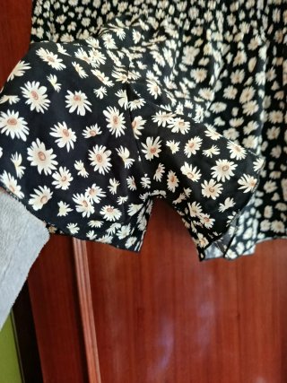 Falda corta floral negra