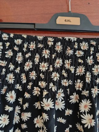 Falda corta floral negra