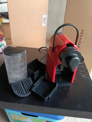 Cafetera de cápsula pequeña