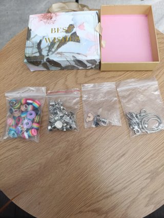 Caja para hacer pulseras tipo pandora.