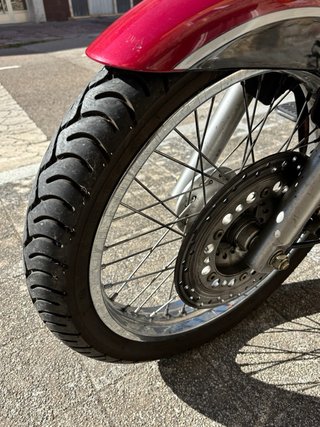 Daelim Daystar 125cc negra y granate