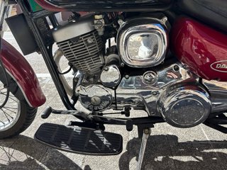 Daelim Daystar 125cc negra y granate