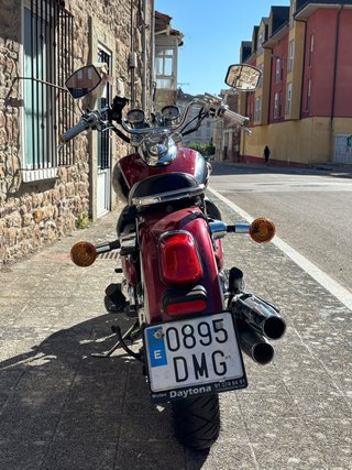 Daelim Daystar 125cc negra y granate
