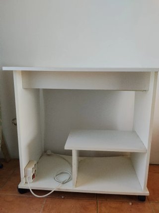 Escritorio blanco de madera