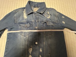 Chaqueta vaquera desgastada