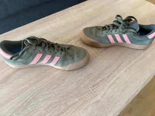 Adidas NORA Verde y Rosa