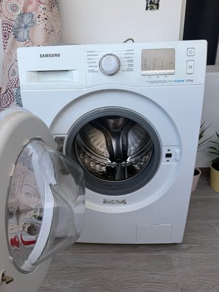 Lavadora Samsung EcoBubble 8 kg – para reparar/pie