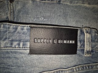 Pantaloncini jeans Supply & Demand strappati