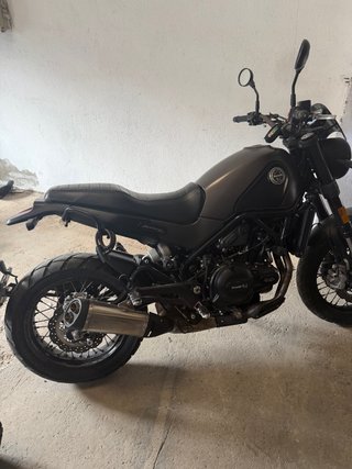 Benelli Leoncino 500 Negra/Gris