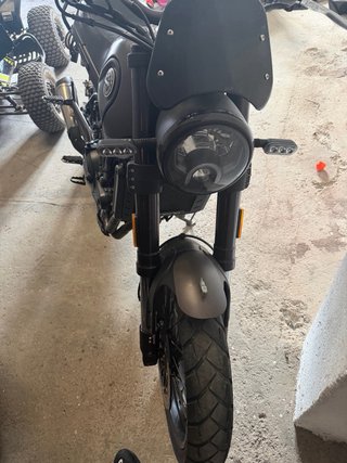 Benelli Leoncino 500 Negra/Gris