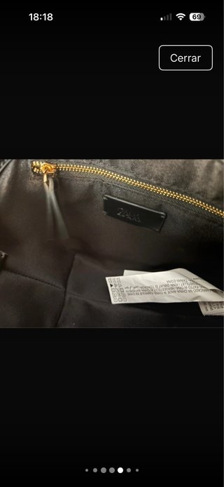 Bolso Zara negro con accesorio