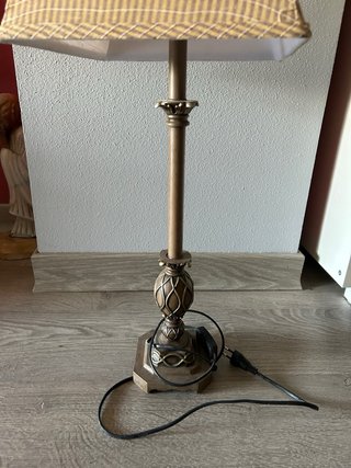 Lámpara de mesa tela y metal